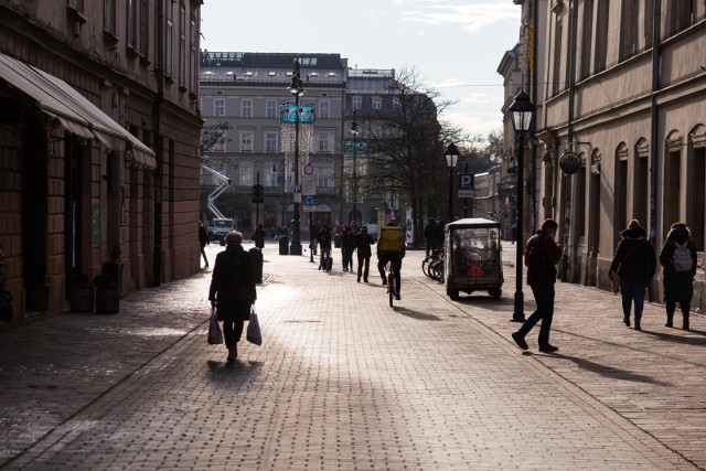 Centrum Krakowa bez turyst&oacute;w opustoszało. Prezydent Jacek Majchrowski apeluje do rządu o wsparcie finansowe i powołanie specjalnego funduszu