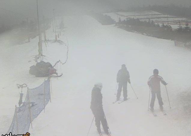 W Krajnie warunki do szusowania są bardzo dobre, ale mgista pogoda odstraszyła narciarzy.