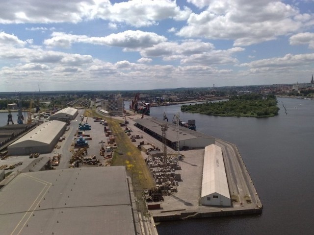 Spółki portowe liczą na wsparcie miasta przy realizacji projektu "12,5 dla Szczecina". Głębszy tor wodny (do 12,5 m) ze Szczecina do Świnoujścia poprawi dostępność portu od strony morza, zwiększy naszą konkurencyjność.