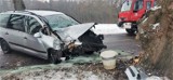 Pijany kierowca uderzył volkswagenem w drzewo. Wypadek w gminie Sławno. 29.12.2021 