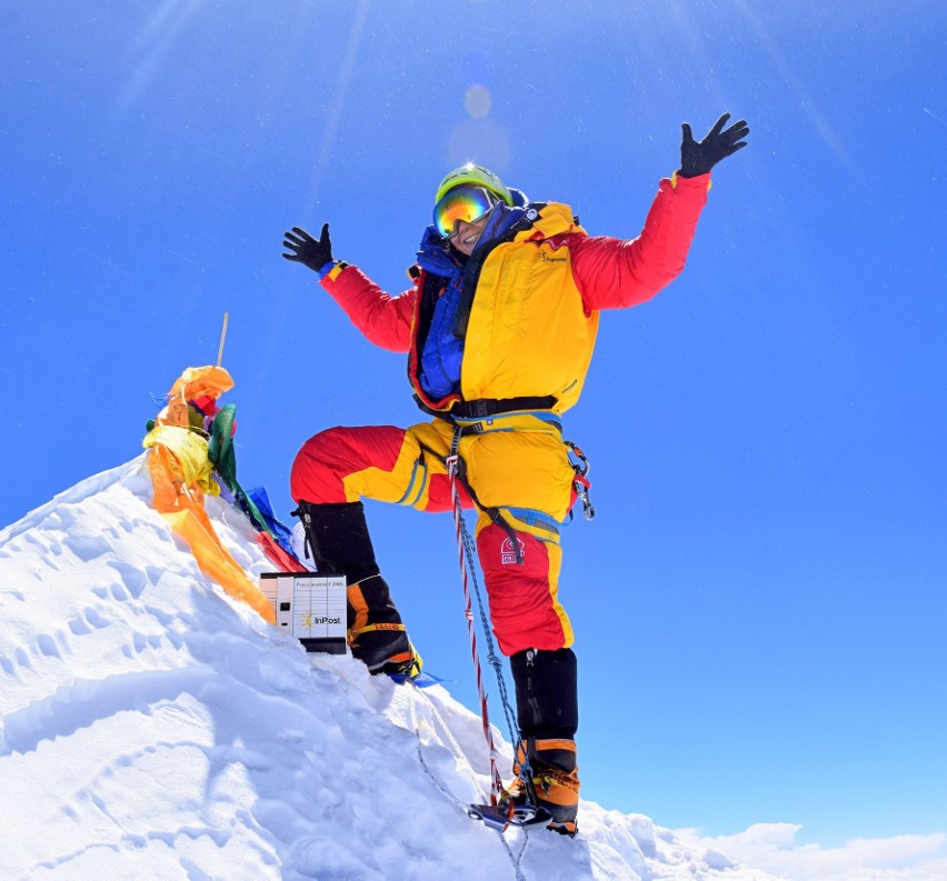 2019 r., na szczycie Makalu (8463 m n p.m.), piątym co do...