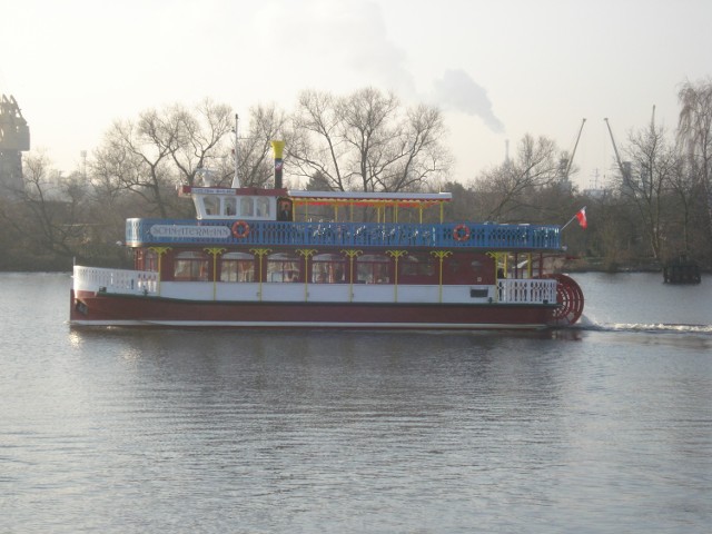 Statek wycieczkowy "Schnatermann" ze Szczecina popłynął do niemieckiego Warnemünde, od kwietnia będzie przewoził turystów.