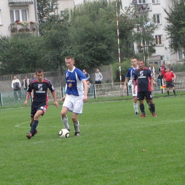 Piłkarze KS Ostrovia i Rzekunianki Rzekuń grają ze sobą nie tylko w lidze, ale również sparingi w okresach przygotowawczych.