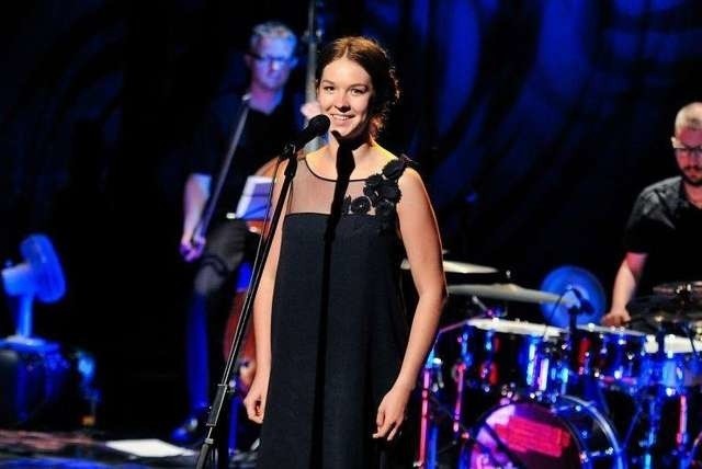 Karolina Czarnecka na teledysk "Hera, koka, hasz, LSD" zebrała aż 36911,41 zł, co pozwoli dodatkowo na nagranie płyty i sfinansowanie recitalu.
