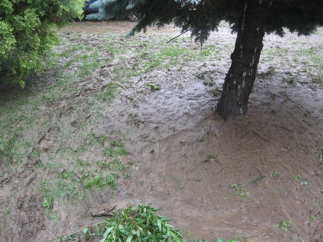 Szkody po powodzi w Dziewietlicach w gminie Paczków. Zdjecia na nto24@nto.pl przyslala Monika Walczak.