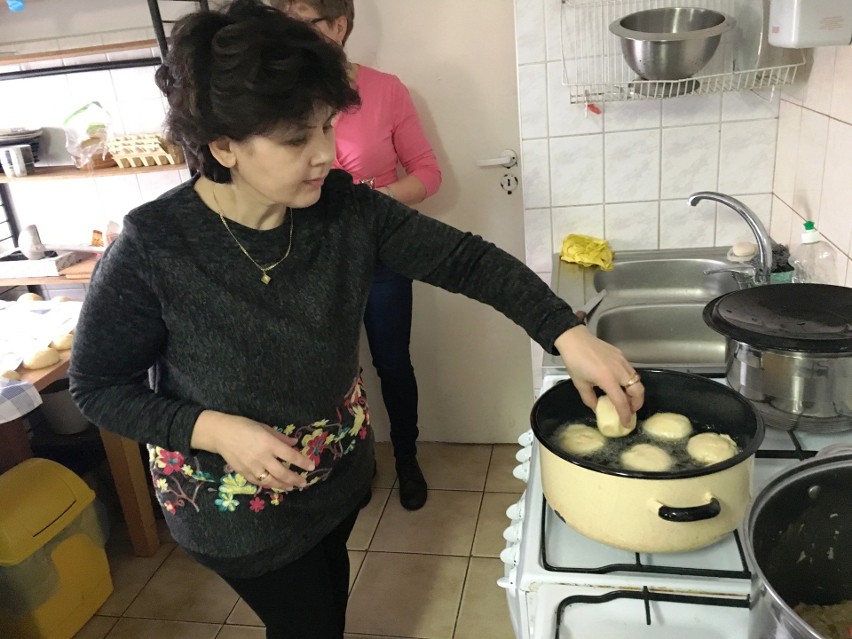 Tak się robi pączki w Dylewie [ZDJĘCIA, WIDEO]