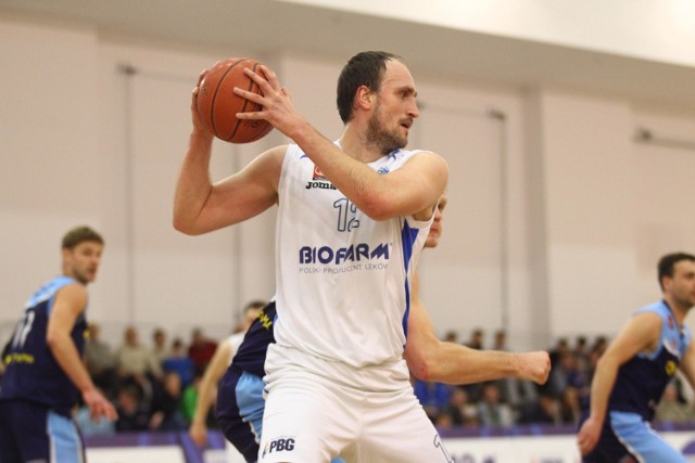 Adam Metelski zdobył dla Biofarmu Basket w niedzielnym meczu z SKK Siedlce 16 punktów