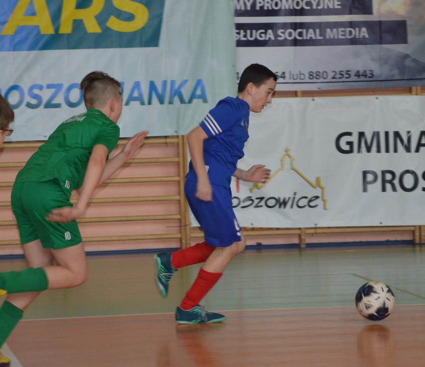 Młodzi piłkarze z Krynicy najlepsi na turnieju w Proszowicach