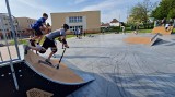 Nowy skatepark w Strzelcach Opolskich to hit wśród młodzieży. Ale jest też pierwsza złamana noga. Gmina apeluje o ostrożność