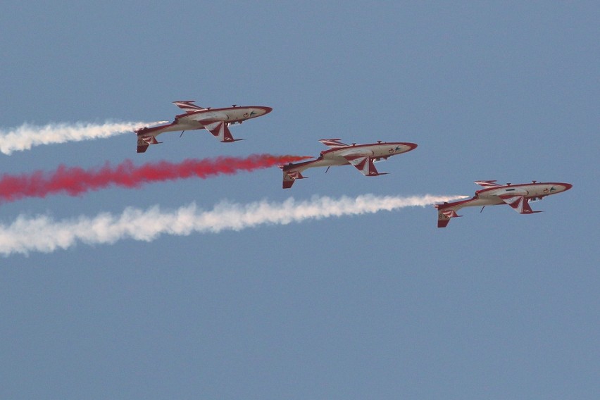 Air Festival Świdnik. Taniec Biało - Czerwonych Iskier na niebie [ZDJĘCIA, WIDEO]