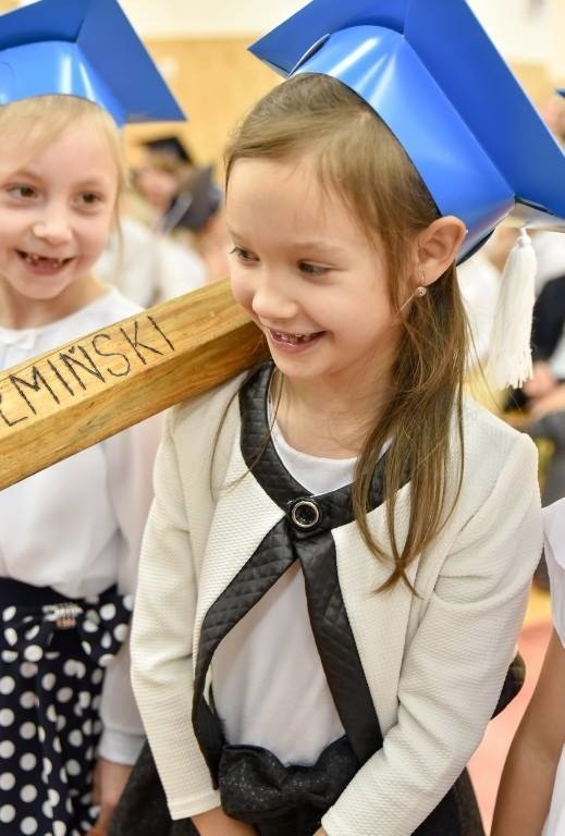 Ślubowanie i pasowanie uczniów klas pierwszych w Zespole...