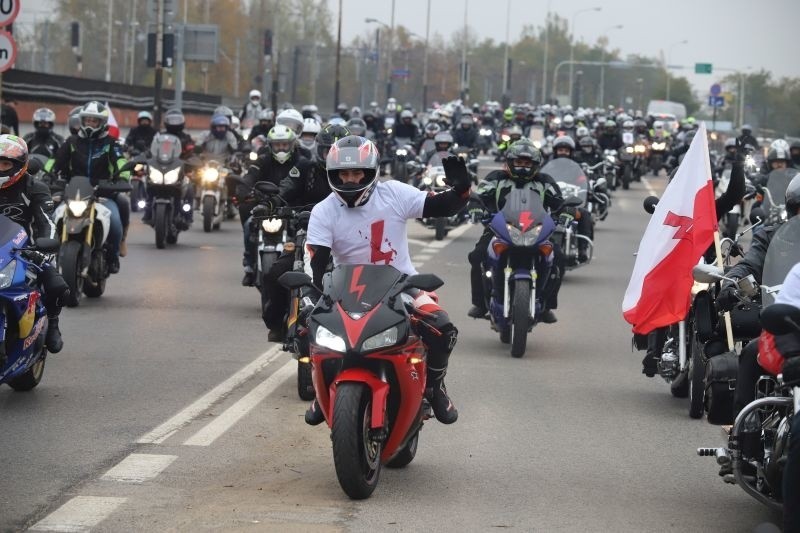 Protest motocyklistów w Łodzi. Blokada ulic na znak solidarności z kobietami ZDJĘCIA