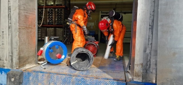 Wyciek ze zbiornika z amoniakiem na terenie zakładu Animex w Starachowicach. Ewakuacja ponad 600 osób, są poszkodowani