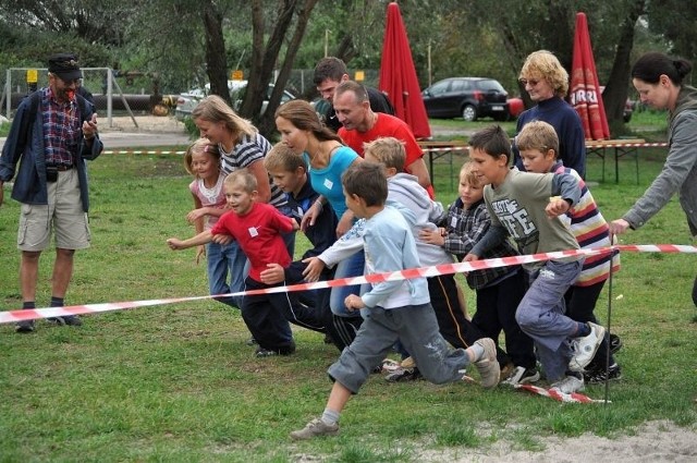 Jedną z ostatnich inicjatyw zorganizowanych przez Stowarzyszenie Niezależni-Razem przed opuszczeniem szeregów organizacji przez członków Stowarzyszenia ESTEKA był piknik rodzinny w trakcie III Festiwalu Piosenki Żeglarskiej "Nowy Brzeg - Nowa Fala&#8221;.