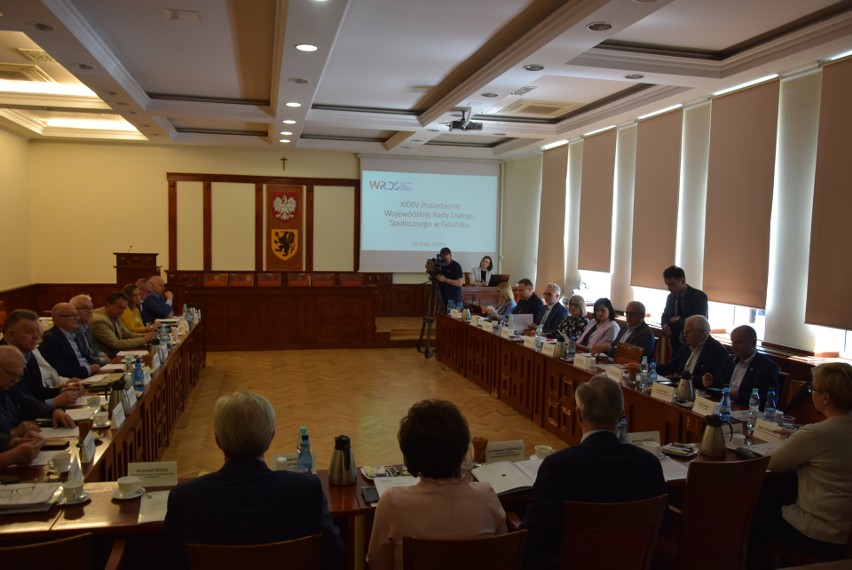 Fuzja Lotosu i Orlenu tematem posiedzenia Wojewódzkiej Rady Dialogu Społecznego. Zapewnienia o braku planów redukcji zatrudnienia