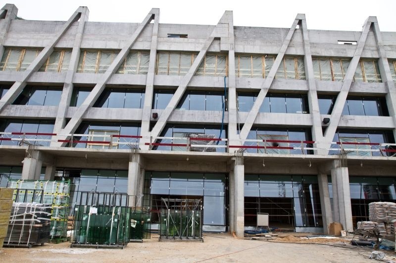 Stadion Miejski w Białymstoku ma już szyby (zdjęcia)