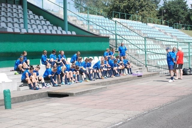 Mistrzynie Europy U17 w piłce nożnej trenują w Zawierciu