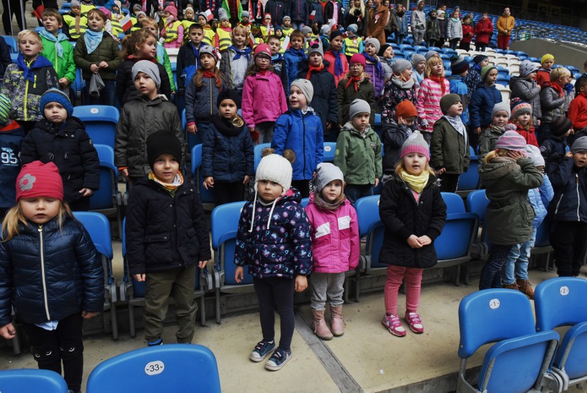 W piątek o godz. 11.11 stadion przy Bułgarskiej rozbrzmiał...