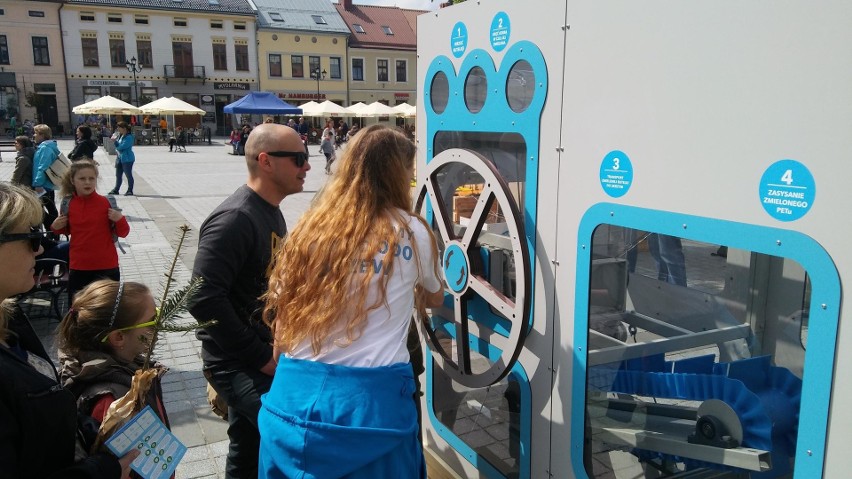 Piknik Po Stronie Natury w Żywcu. Atrakcje na rynku, a w parku sadzenie drzew ZDJĘCIA