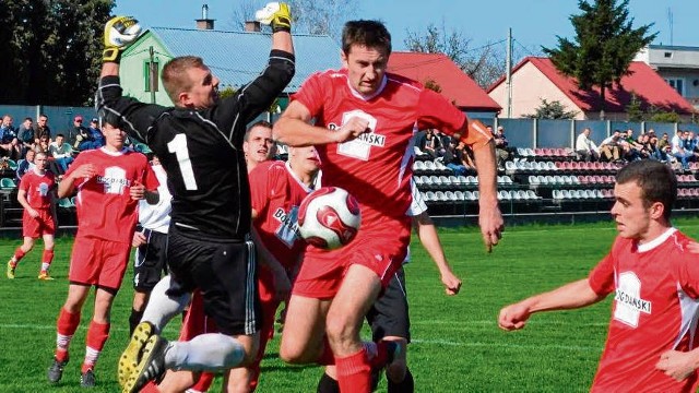 Goście z Kamionki Wielkiej największe zagrożenie w tym meczu stwarzali po stałych fragmentach gry