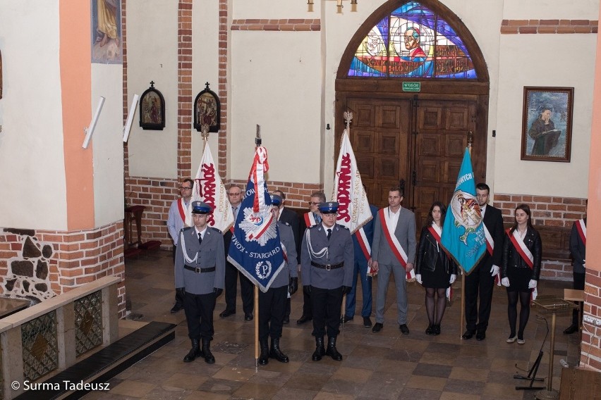 Dużo oficjeli, przedstawicieli służb mundurowych, mało innych mieszkańców. Obchody 8. rocznicy katastrofy smoleńskiej w Stargardzie 