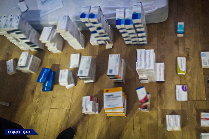 Grupa przestępcza sprzedawała refundowane leki poza granice Polski. Jej członkowie działali też w Małopolsce