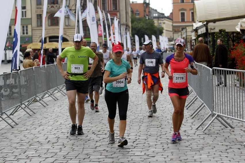 Maraton Wrocław - ZDJĘCIA - zawodnicy z numerami 3801 - 4000