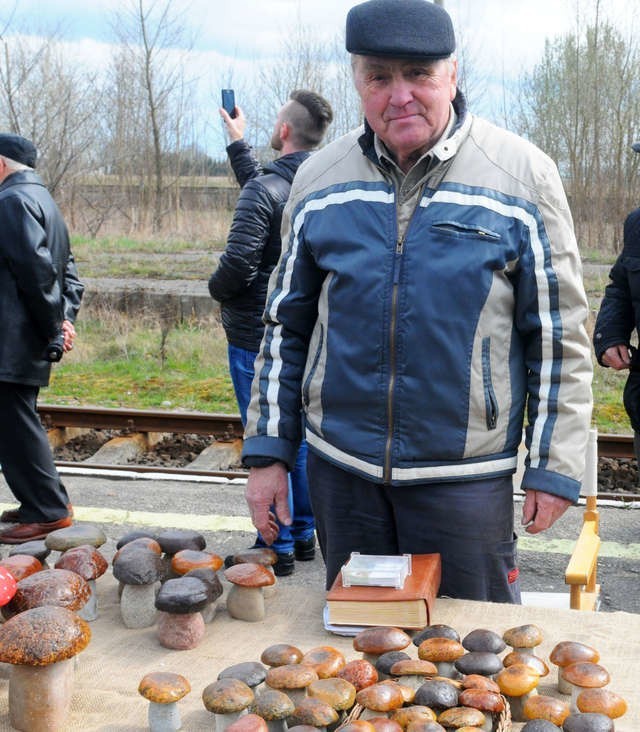 Wiesław Kurzeja obróbką kamieni zajmuje się od piętnastu lat, jego wyroby zdobią wiele ogrodów