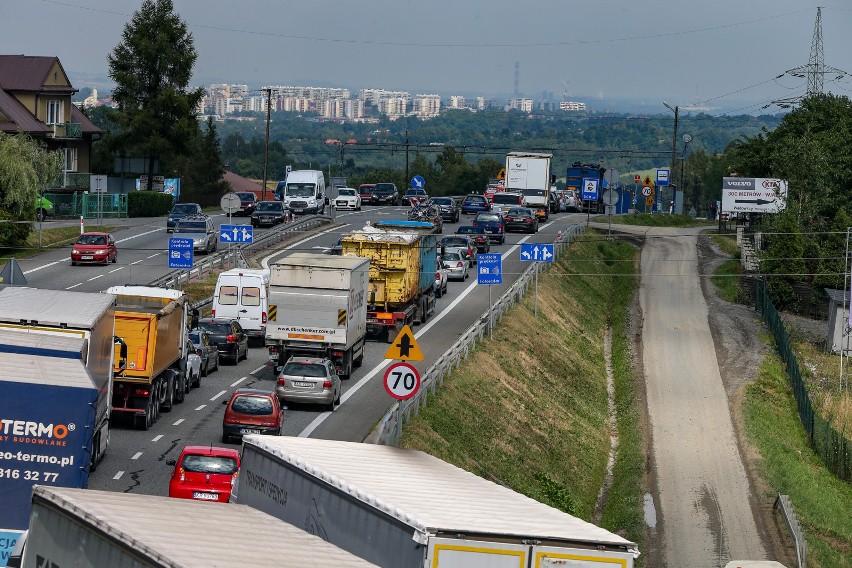 Na obecnej zakopiance na odcinku Kraków - Myślenice tworzą...