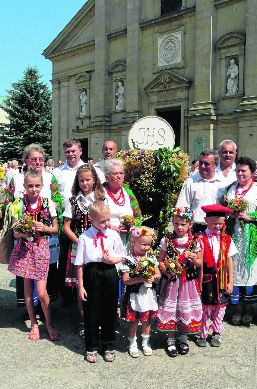 Do bazyliki w Gorlicach swój wieniec zawieźli rolnicy ze...