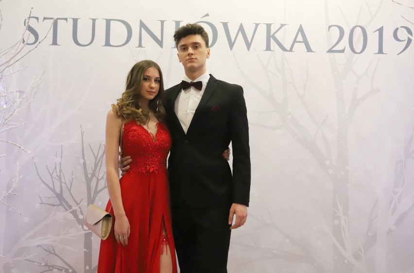 Studniówka 2019.  II Liceum imienia Marii Konopnickiej w Radomiu wspaniale bawiło się w restauracji "U Grubego"