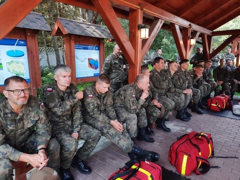 Szkolenie dla żołnierzy Wojsk Obrony Terytorialnej nad zalewem w Domaniowie. Będą uczyli się ratownictwa wodnego