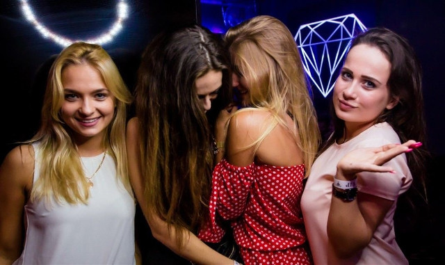 Gorące lato w Black Diamond Club [nowe zdjęcia]