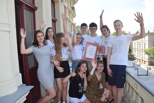 Uczniowie I LO w Zielonej Górze z miniprzedsiębiorstwa Take&Tie wygrali ogólnopolski konkurs, teraz powalczą o nagrody w finale europejskim we Francji