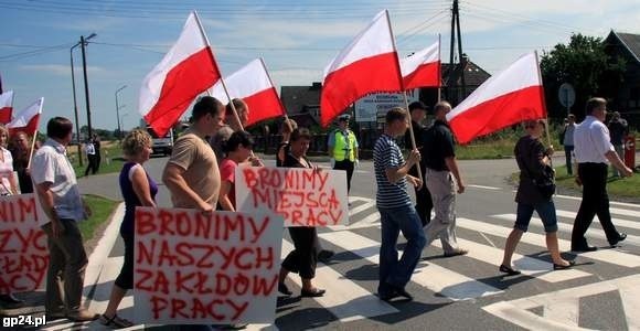 Protest mieszkańców Mostów przeciw projektowanemu przebiegowi trasy S6.