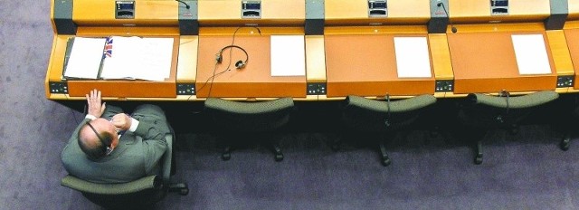 Sala plenarna w Brukseli, jedna z trzech siedzib Europarlamentu. Niektóre sesje nie przyciągają tłumu deputowanych