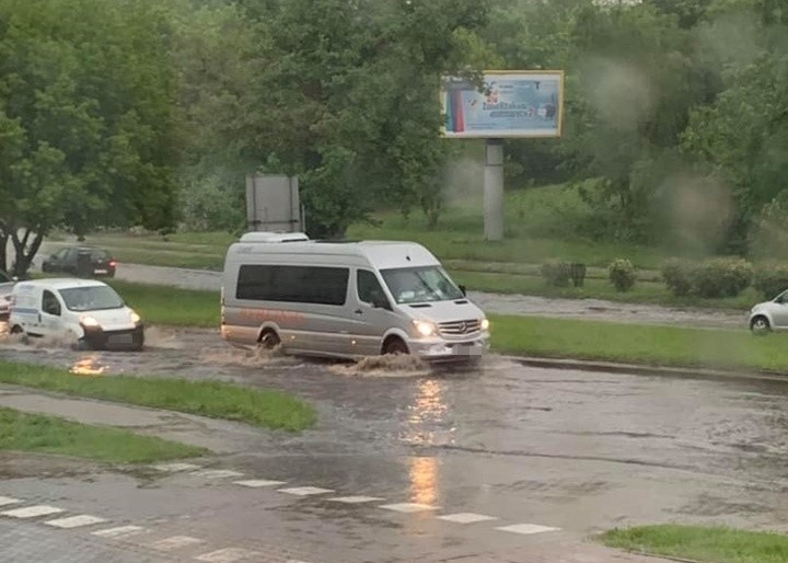 Burza i ulewa w Szczecinie (20.05.2019). Zalane ulice, tramwaje sparaliżowane [ZDJECIA, WIDEO]