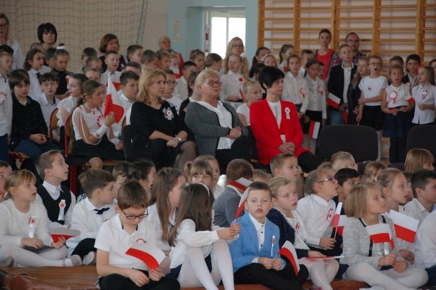 "Rekord dla Niepodległej" w Publicznej Szkole Podstawowej numer 20 w Radomiu