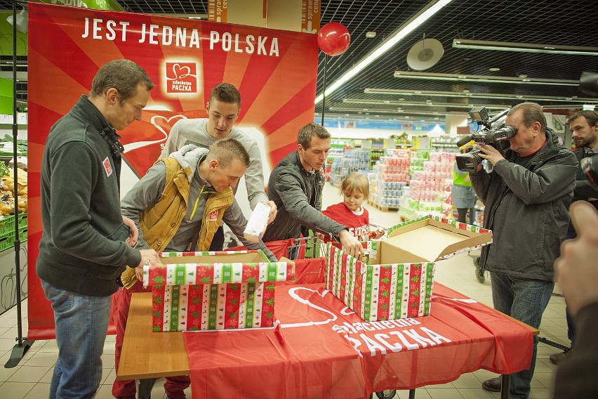 Z akcją "Szlachetna Paczka" piłkarze musieli przenieść się do Galerii Katowickiej [ZDJĘCIA]