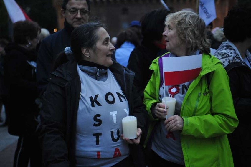 Kraków. Na pl. Matejki odbył się spektakl upamiętniający rocznicę uchwalenia Konstytucji w Polsce [ZDJĘCIA]