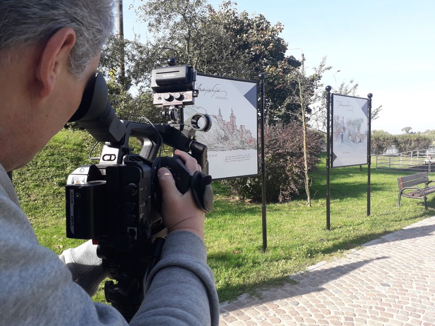 Rysunki autorstwa Andrzeja Wajdy oglądać możemy na skwerze,...