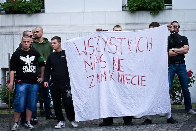 Pikieta narodowców pod Urzędem WojewódzkimPikieta narodowców pod Urzędem Wojewódzkim