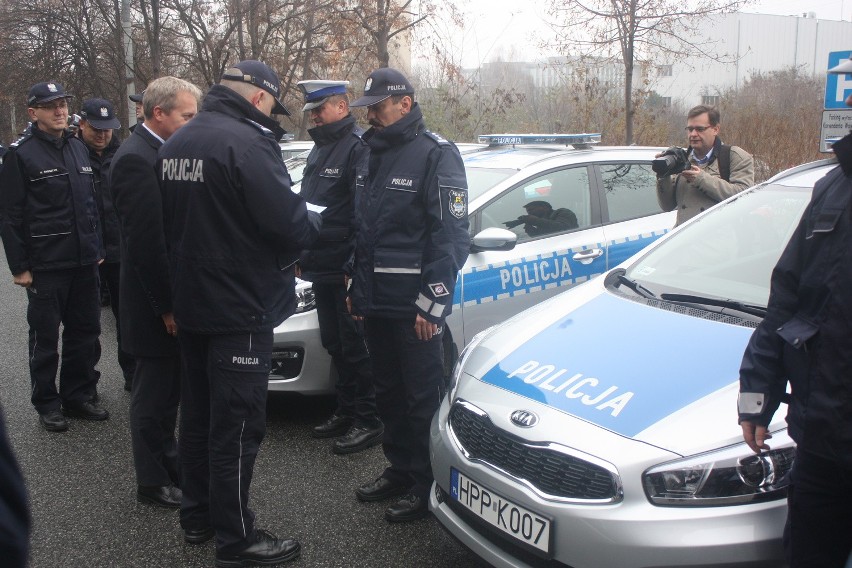 Policjanci dostali nowe radiowozy