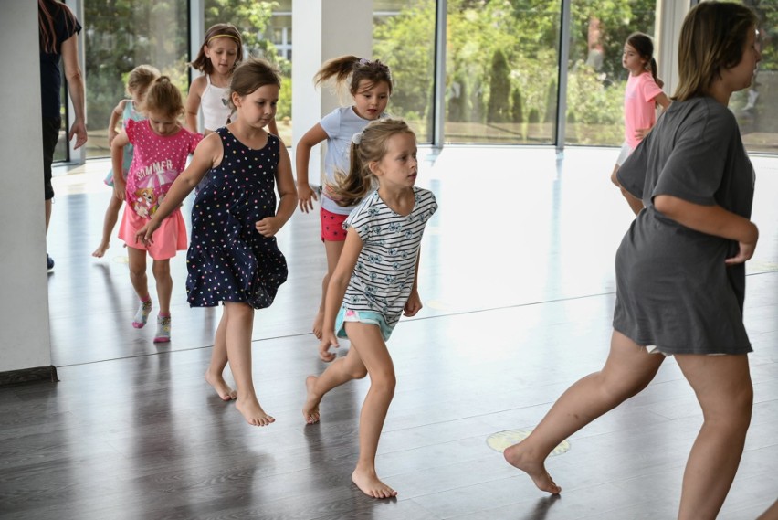 Tak ćwiczyły dzieci podczas warsztatów tanecznych „Wyginam...