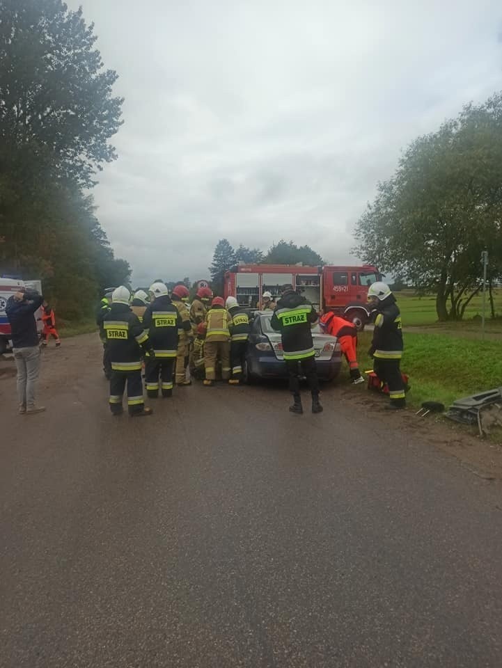 Klewianka. Zderzenia dwóch aut na drodze wojewódzkiej