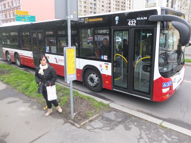 Tymczasowy przystanek na ulicy Wrocławskiej.