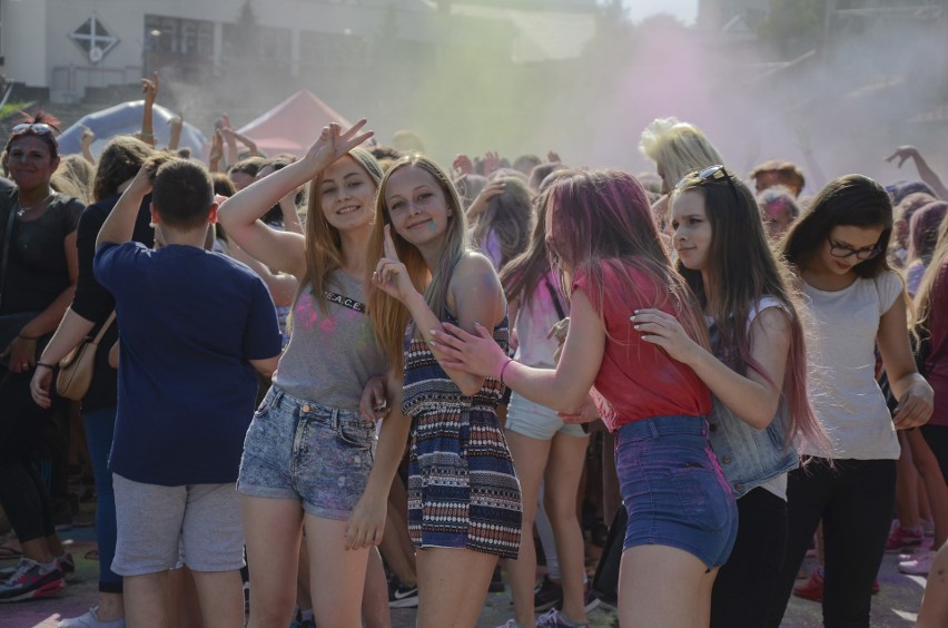 Eksplozja kolorów w Jastrzębiu. Barwna chmura nad stadionem