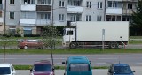 Kolizja na Żeromskiego w Białymstoku. Opel obrócił się o 180 stopni przed ciężarówką (zdjęcia)