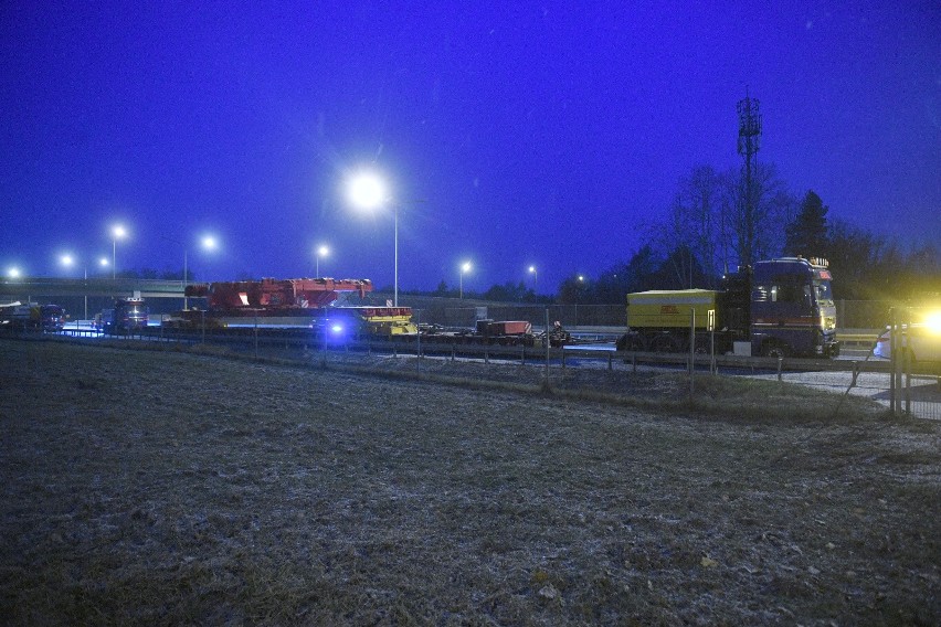 Transport tarczy TBM planowo dotarł na miejsce postoju w...