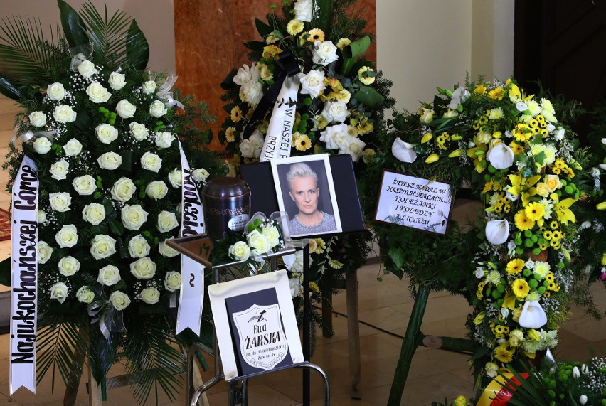 Pogrzeb Ewy Żarskiej w Piotrkowie, 27 kwietnia 2020 ZDJĘCIA, FILM